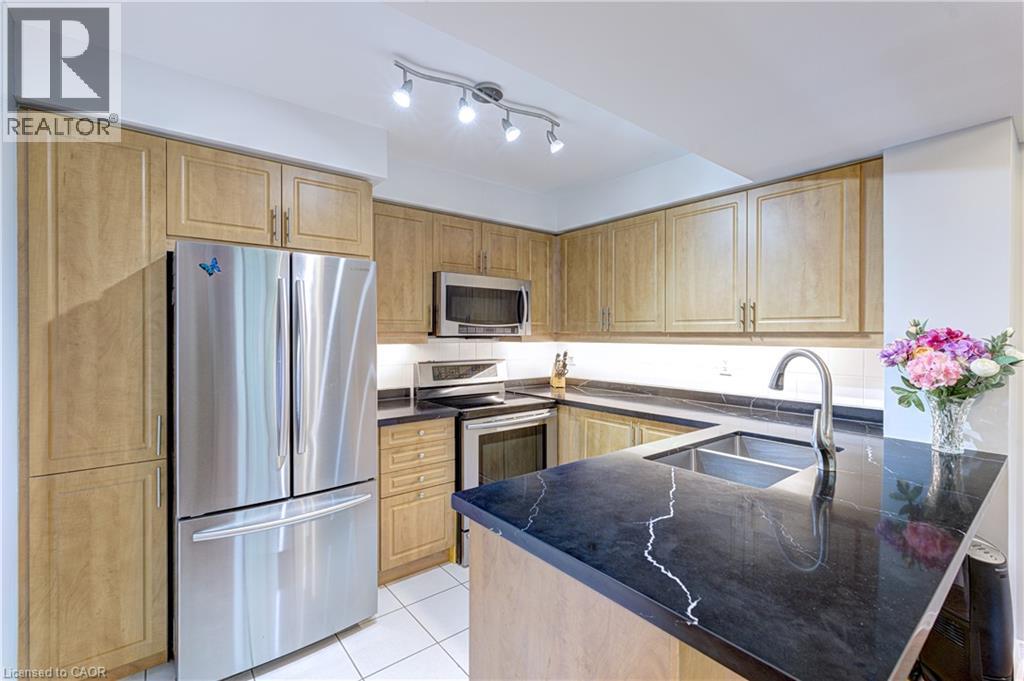 Photo 6 of 205 The Donway W Unit 415, Toronto ON