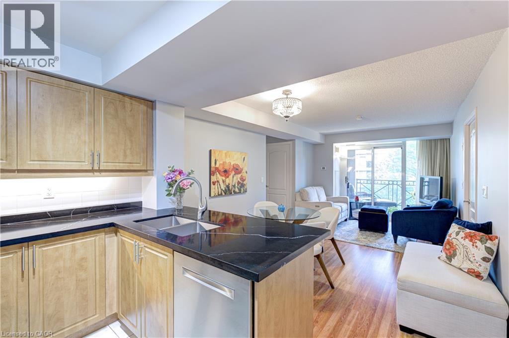 Photo 5 of 205 The Donway W Unit 415, Toronto ON