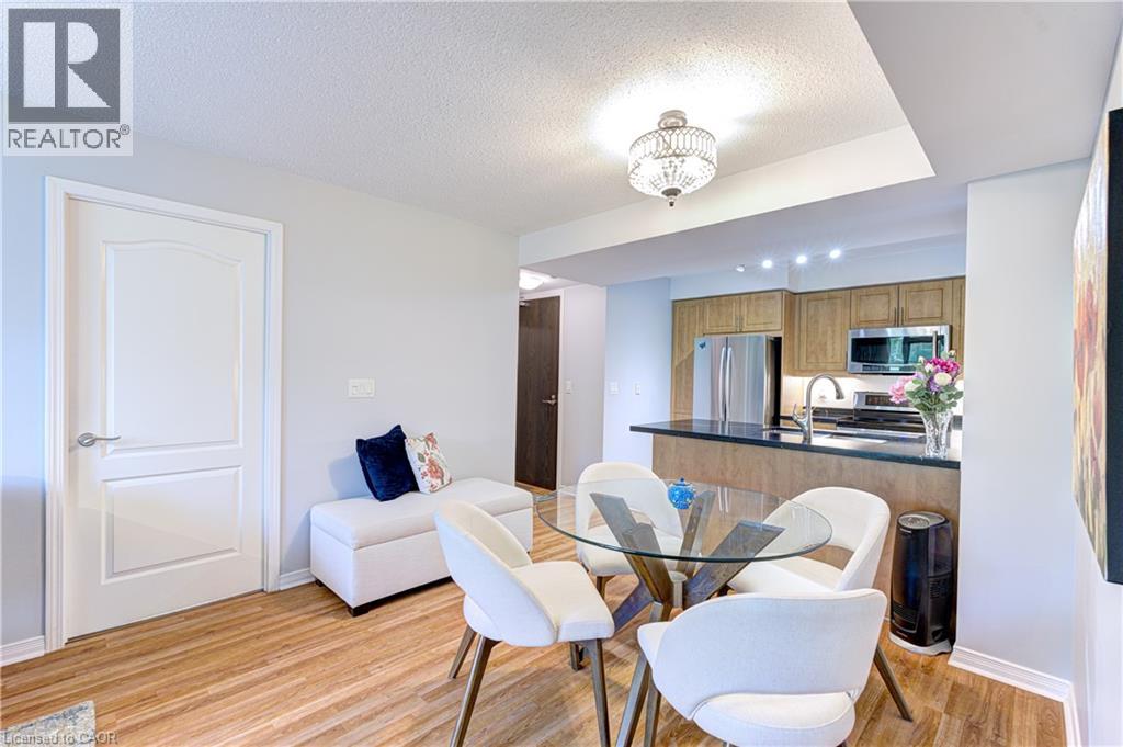 Photo 11 of 205 The Donway W Unit 415, Toronto ON