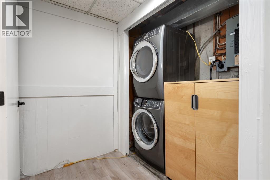 Single Family House 4 Level for Sale in    Street SW Braeside Calgary 