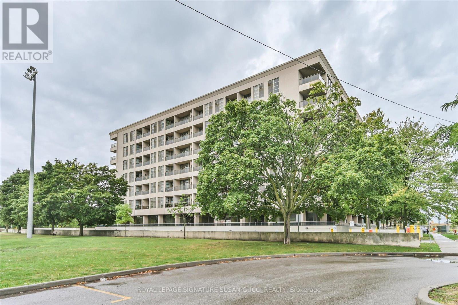 Photo 1 of 616 1 Leaside Park Drive, Toronto ON