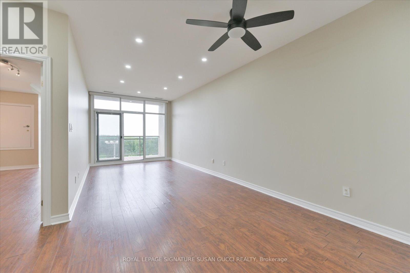 Photo 10 of 616 1 Leaside Park Drive, Toronto ON