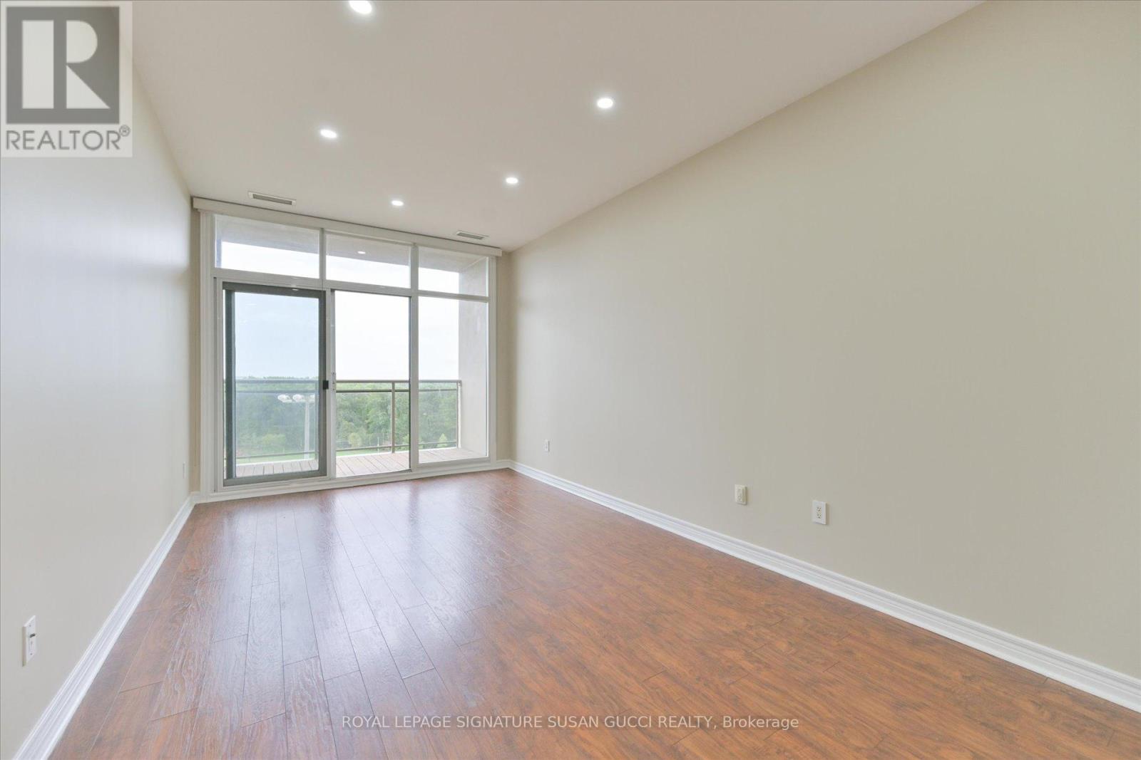 Photo 11 of 616 1 Leaside Park Drive, Toronto ON