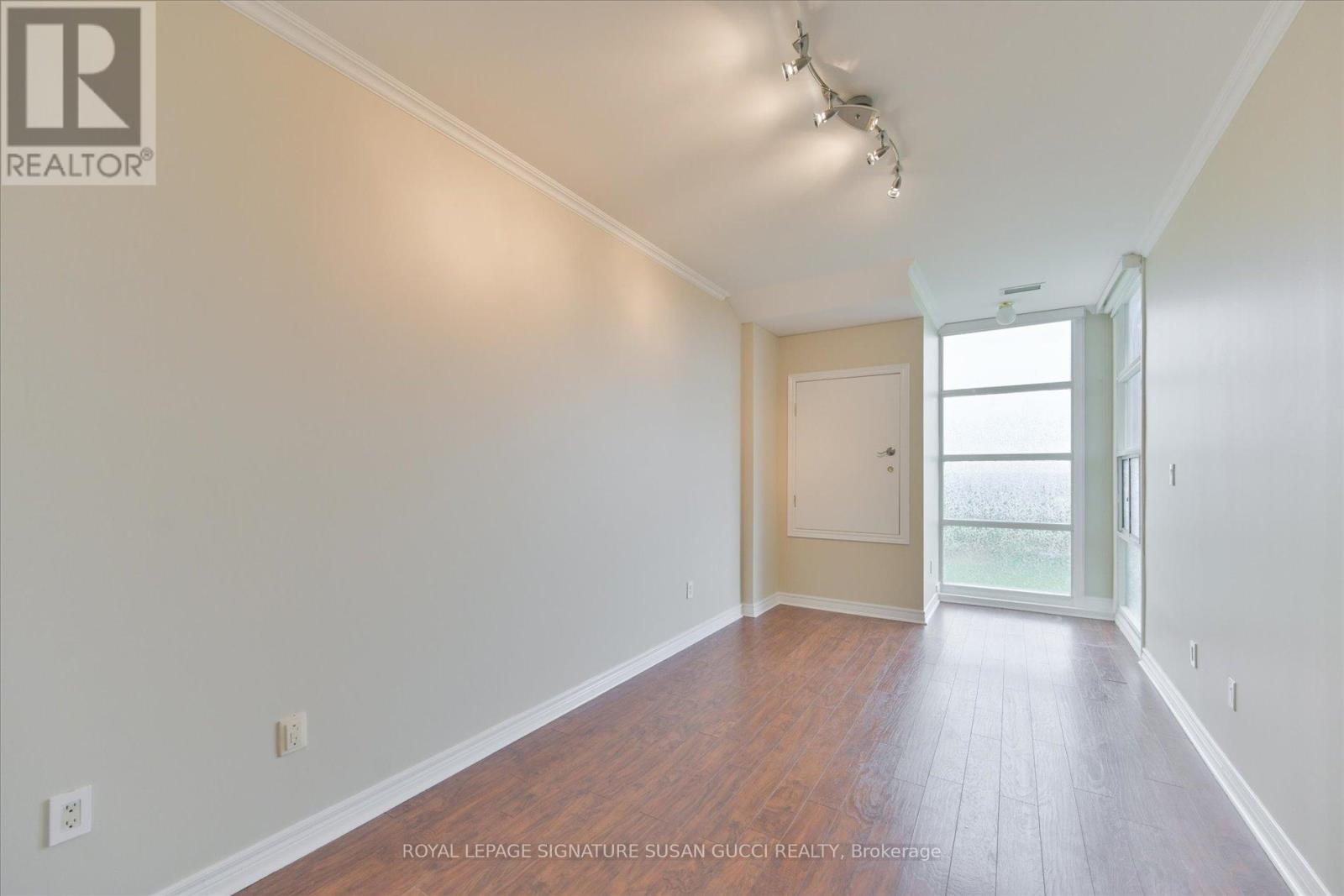 Photo 14 of 616 1 Leaside Park Drive, Toronto ON