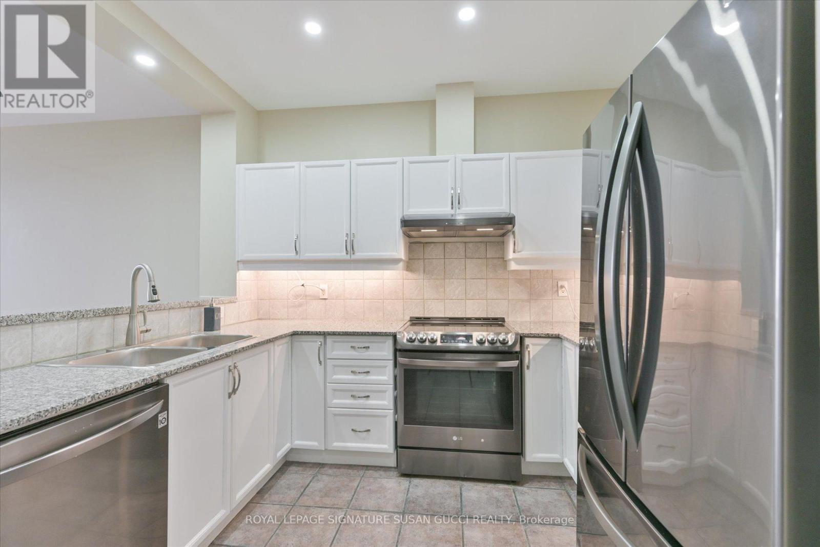 Photo 7 of 616 1 Leaside Park Drive, Toronto ON