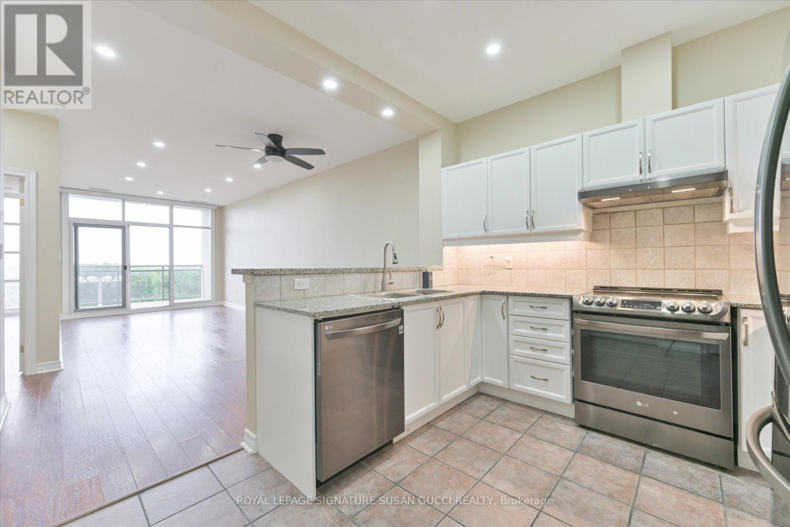 Photo 9 of 616 1 Leaside Park Drive, Toronto ON