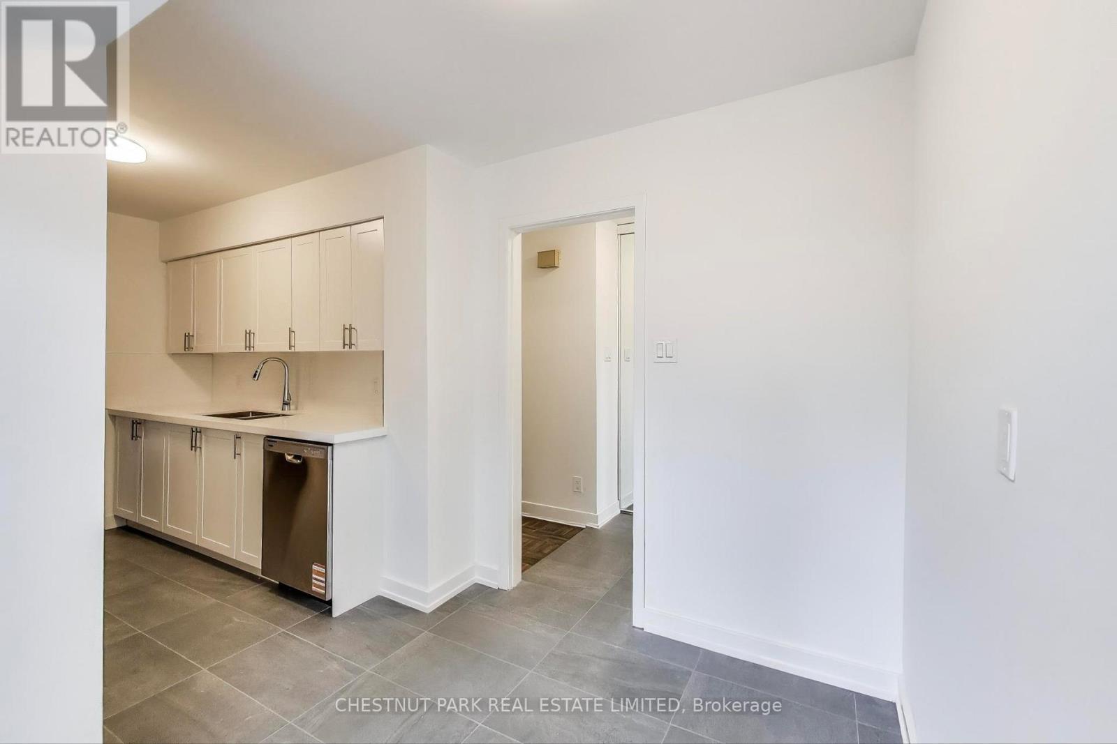 Photo 11 of 53 396 Woodsworth Road, Toronto ON