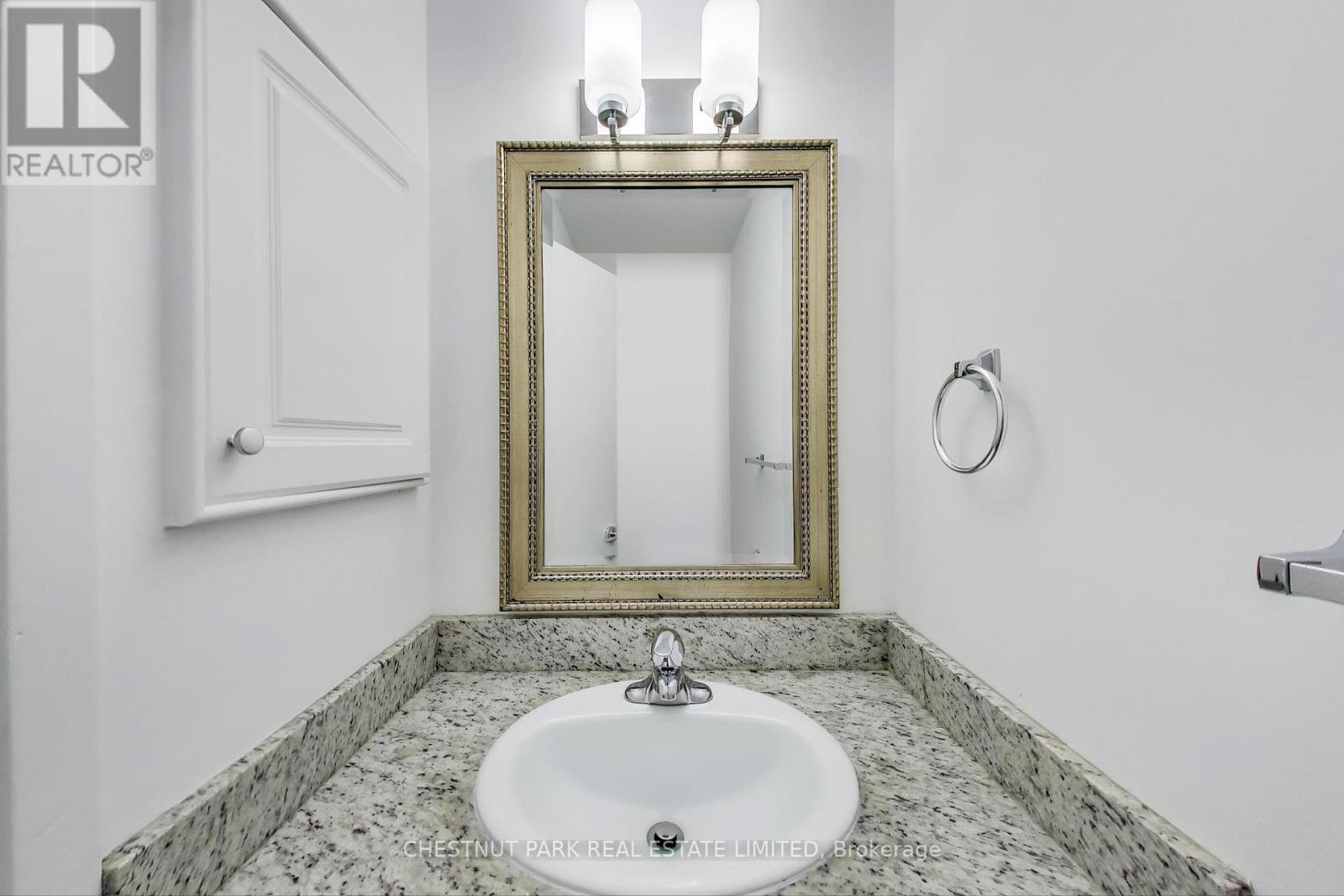 Photo 12 of 53 396 Woodsworth Road, Toronto ON
