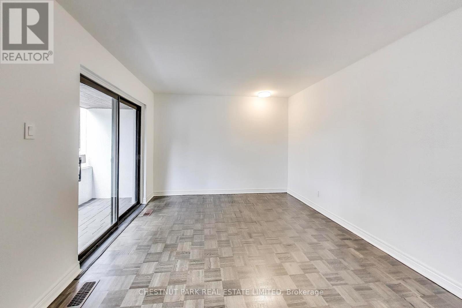 Photo 14 of 53 396 Woodsworth Road, Toronto ON
