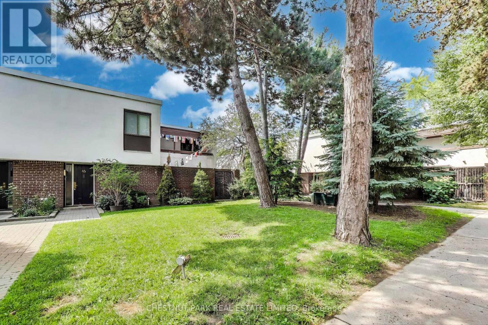 Photo 2 of 53 396 Woodsworth Road, Toronto ON