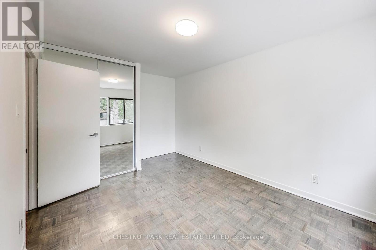 Photo 24 of 53 396 Woodsworth Road, Toronto ON
