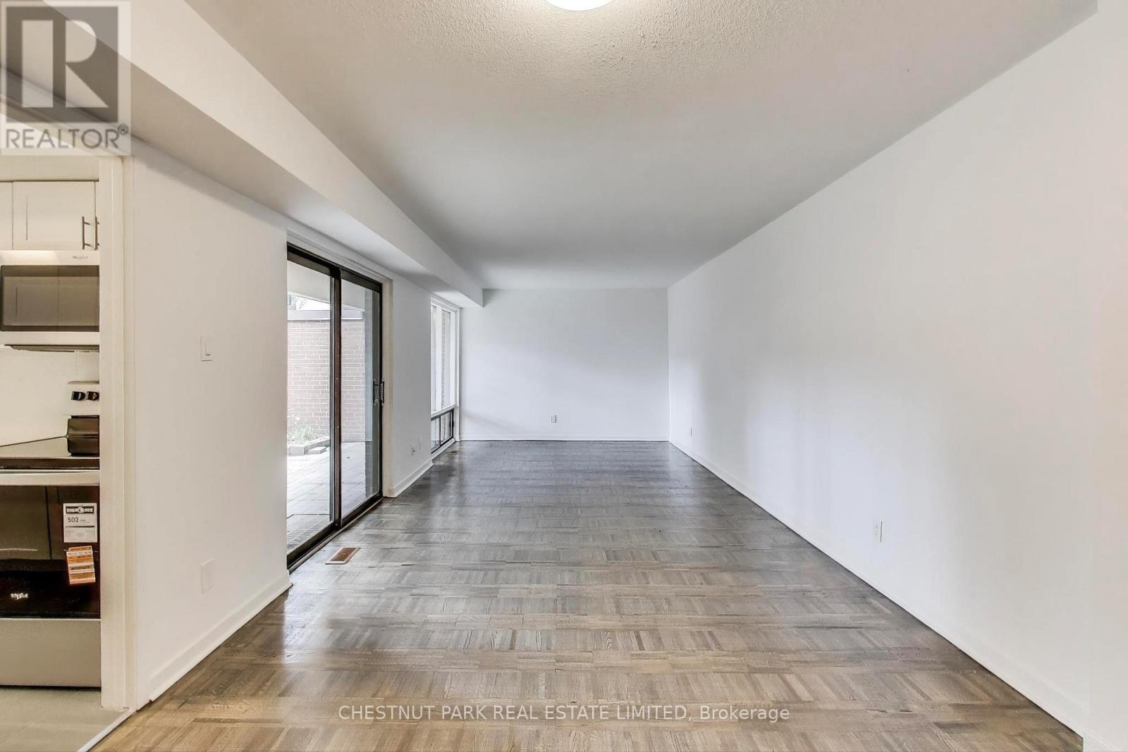 Photo 6 of 53 396 Woodsworth Road, Toronto ON