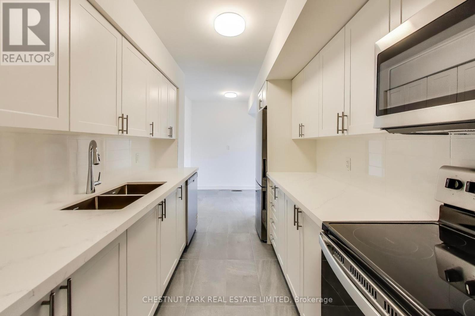 Photo 8 of 53 396 Woodsworth Road, Toronto ON
