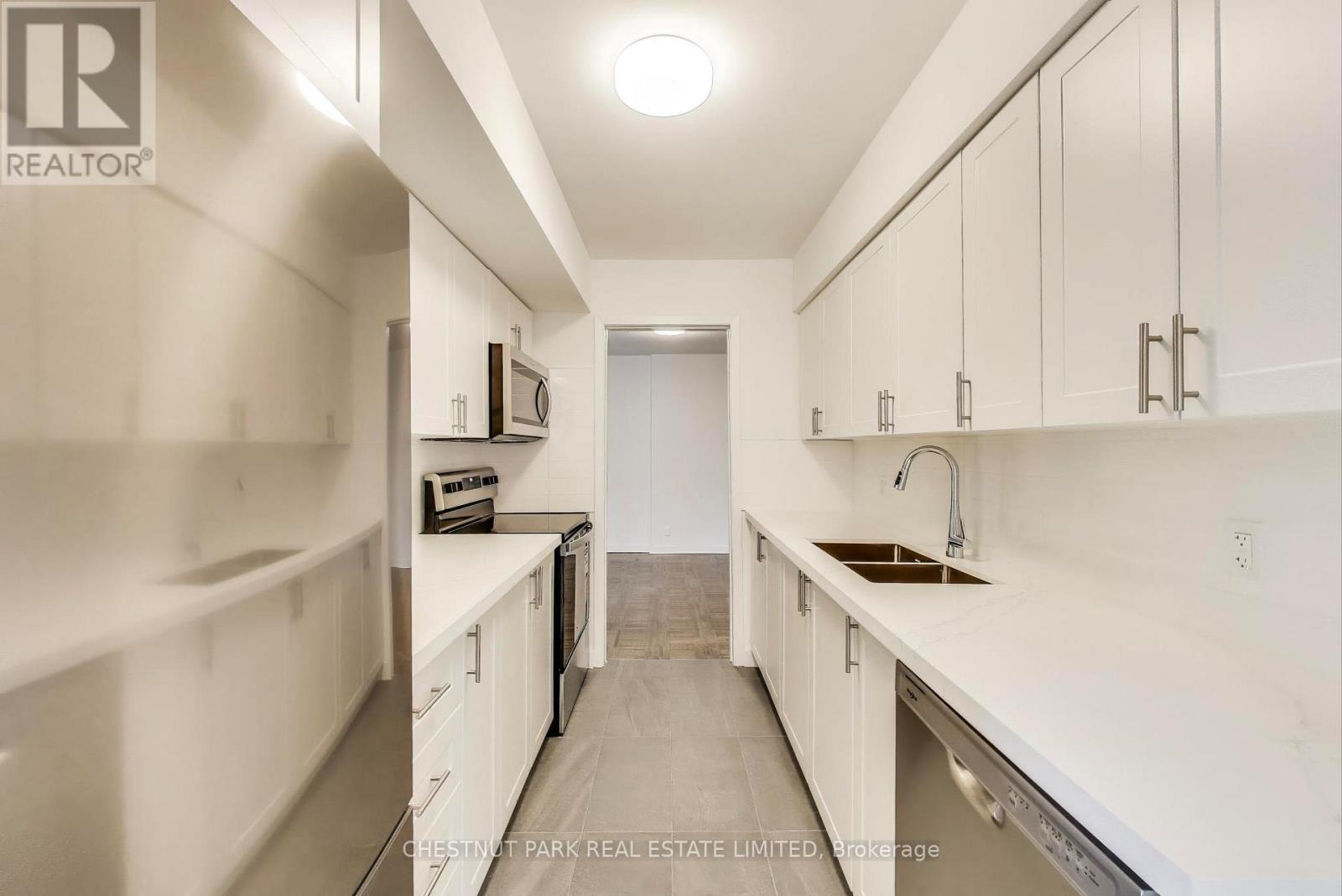 Photo 9 of 53 396 Woodsworth Road, Toronto ON