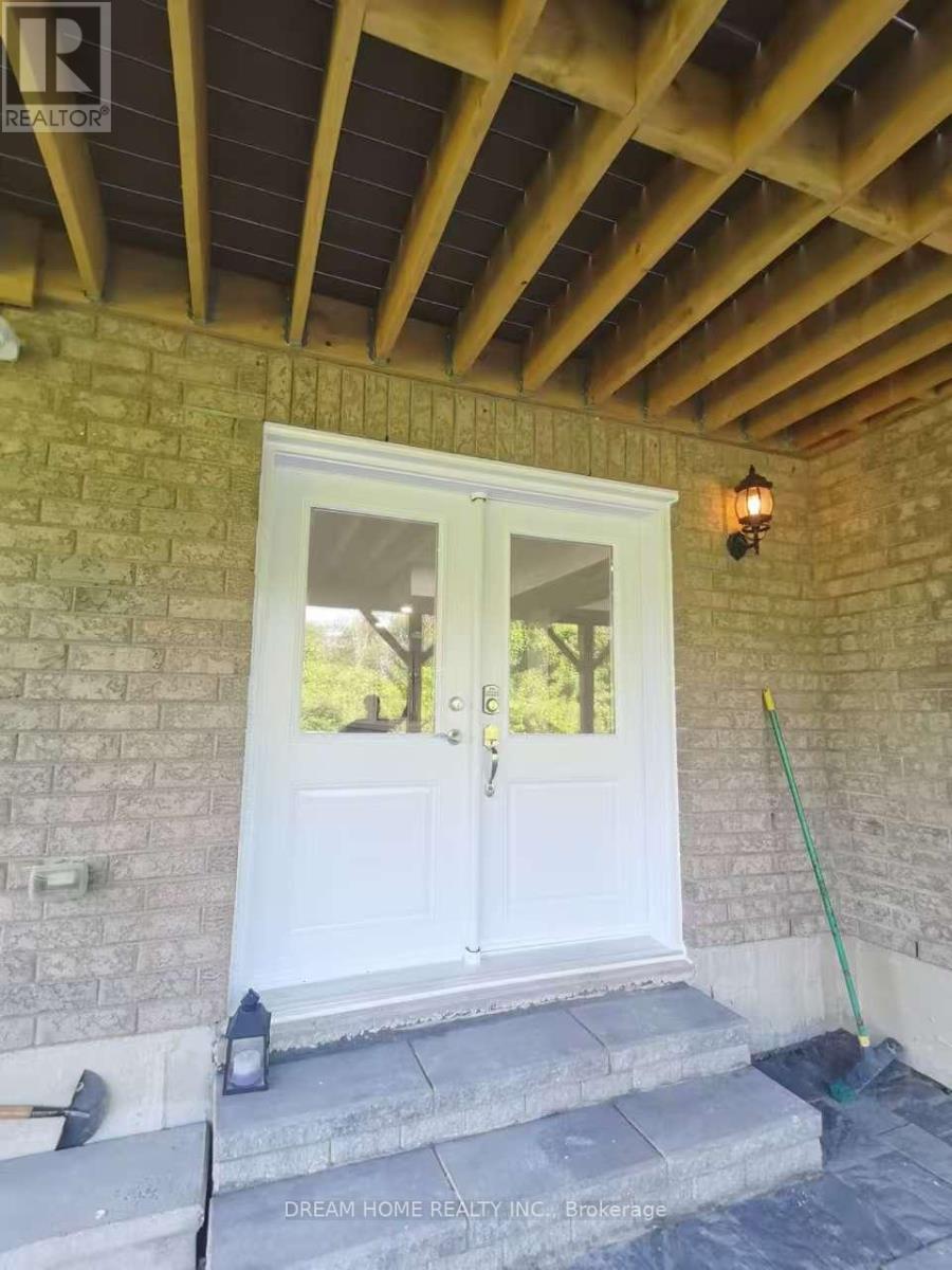 Photo 2 of 1011 Hinterland Circuit, Oshawa ON