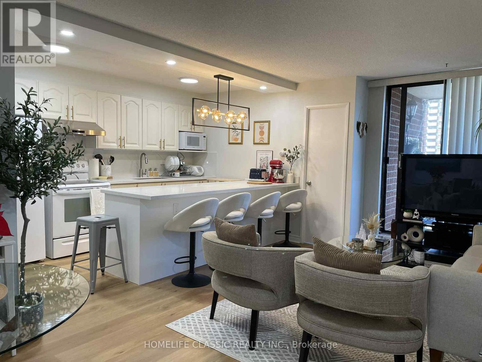 Photo 11 of 603 90 Ling Road, Toronto ON