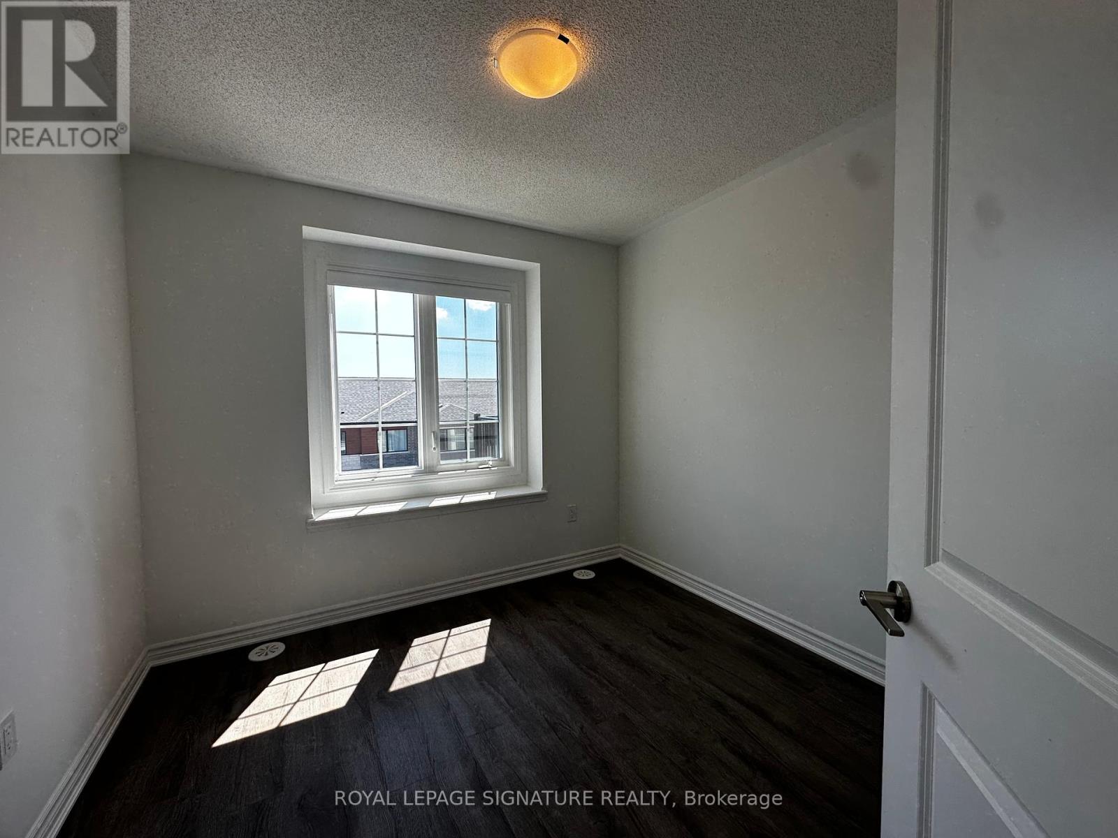 Photo 14 of 7 1259 Lily Crescent, Milton ON