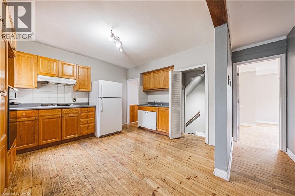 Photo 10 of 70 Hillview Street, Hamilton ON