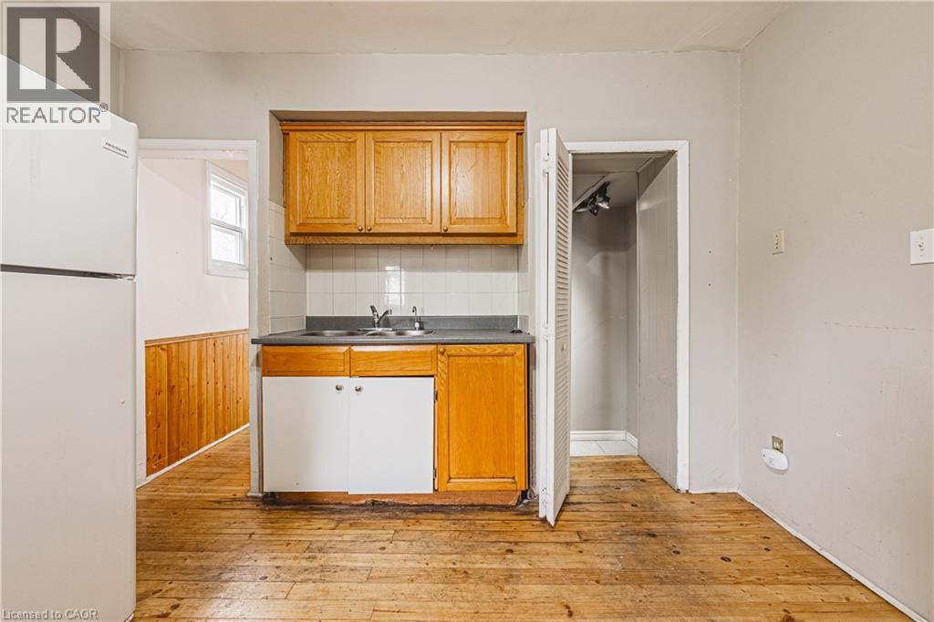 Photo 11 of 70 Hillview Street, Hamilton ON