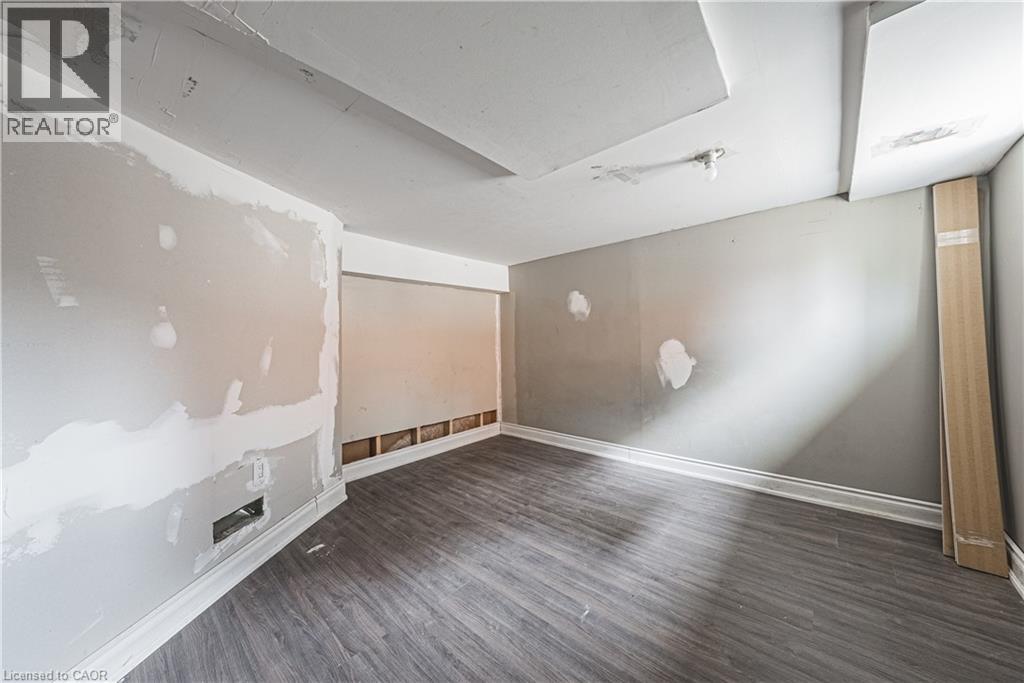 Photo 25 of 70 Hillview Street, Hamilton ON