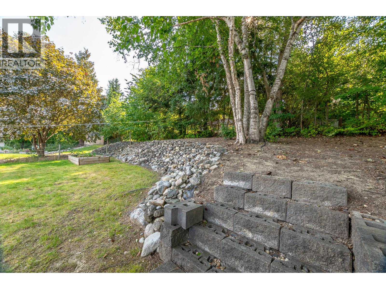 Photo 18 of 1610 16 Avenue Se, Salmon Arm BC