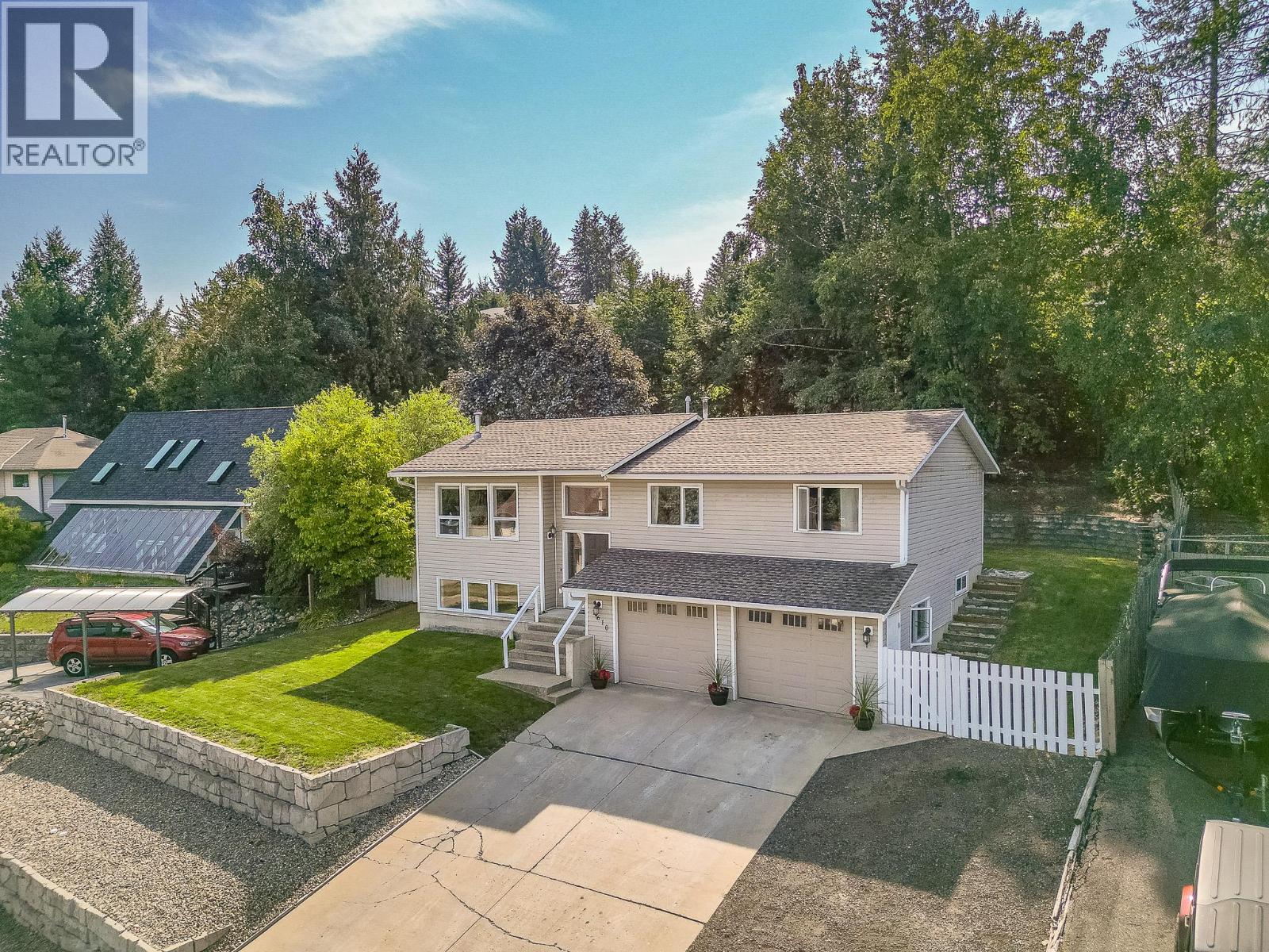 Photo 3 of 1610 16 Avenue Se, Salmon Arm BC