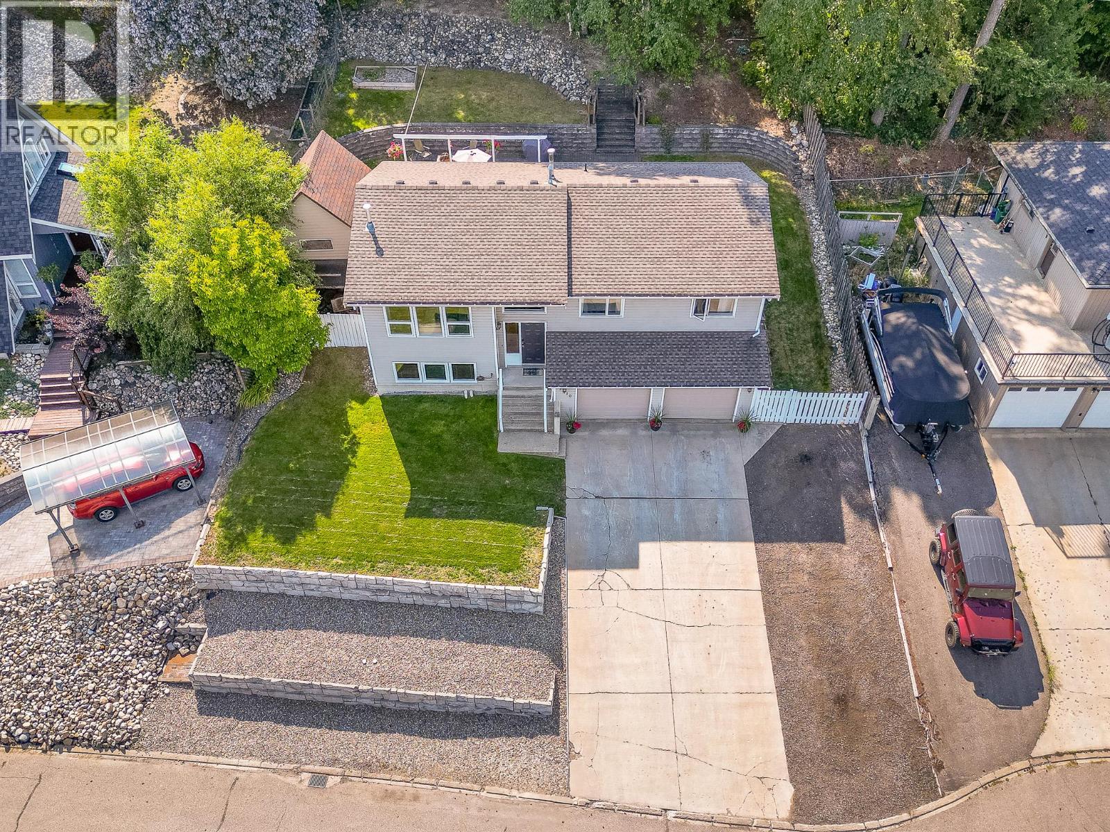 Photo 5 of 1610 16 Avenue Se, Salmon Arm BC