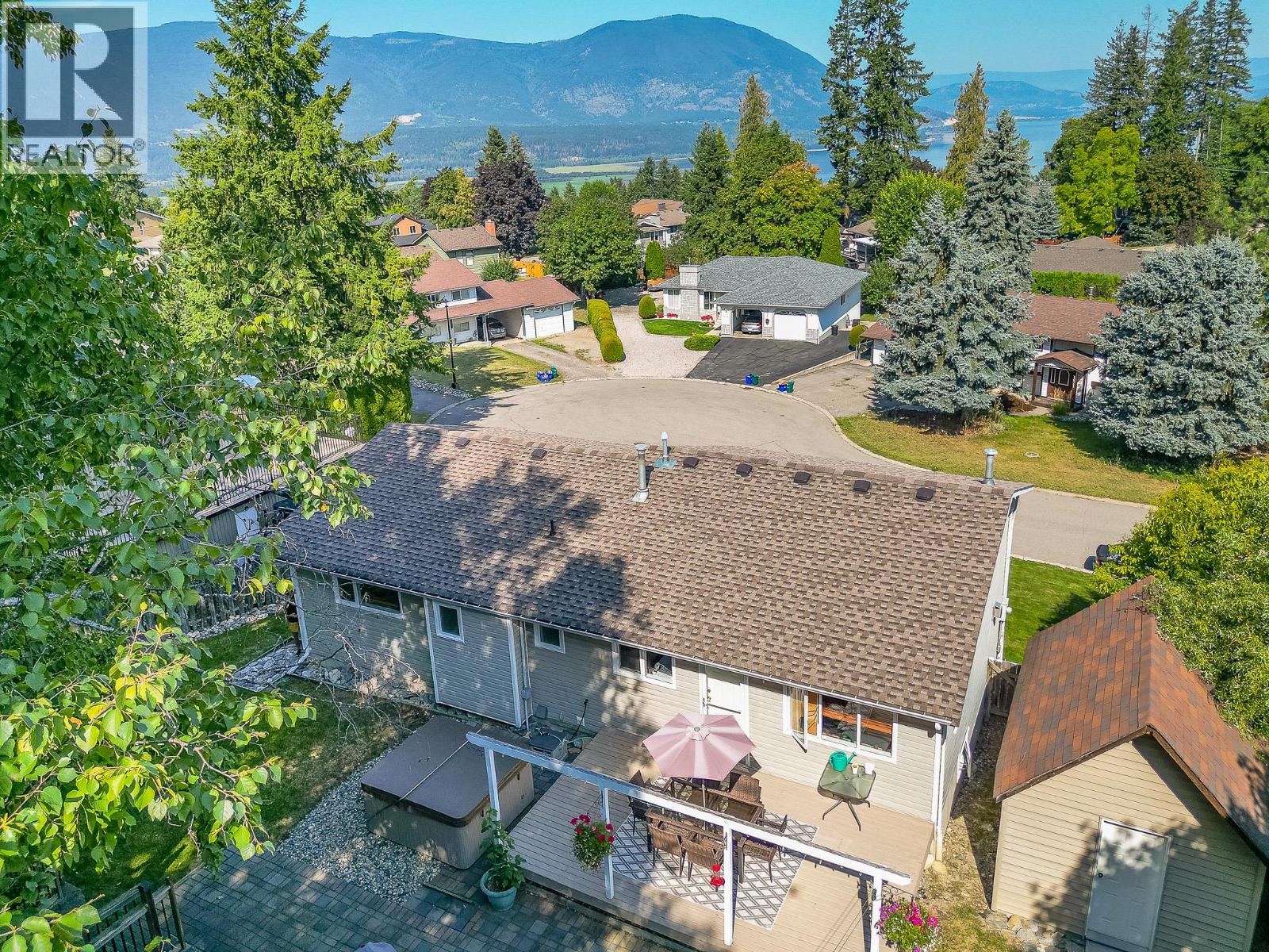 Photo 6 of 1610 16 Avenue Se, Salmon Arm BC