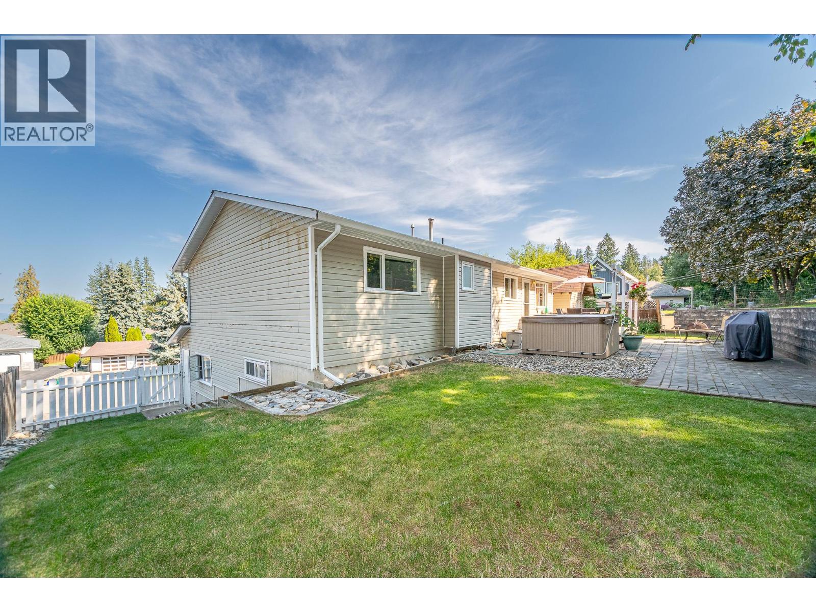 Photo 9 of 1610 16 Avenue Se, Salmon Arm BC
