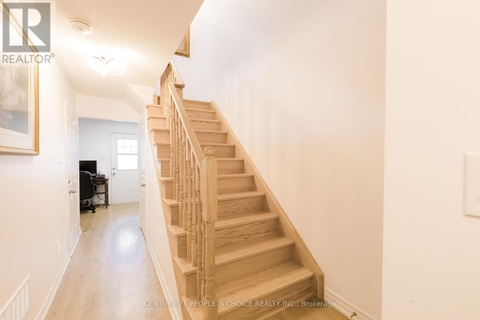 Photo 12 of 102 Roy Grove Way, Markham ON