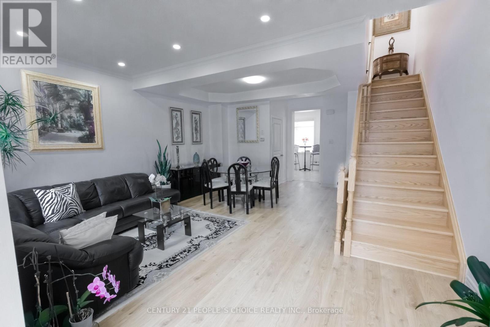 Photo 21 of 102 Roy Grove Way, Markham ON