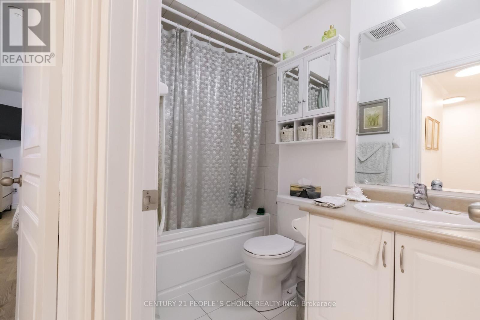 Photo 25 of 102 Roy Grove Way, Markham ON