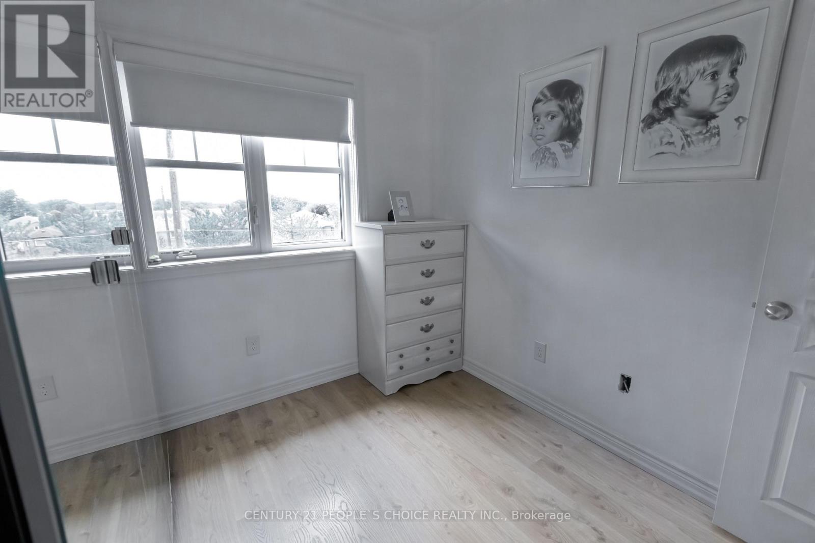Photo 26 of 102 Roy Grove Way, Markham ON