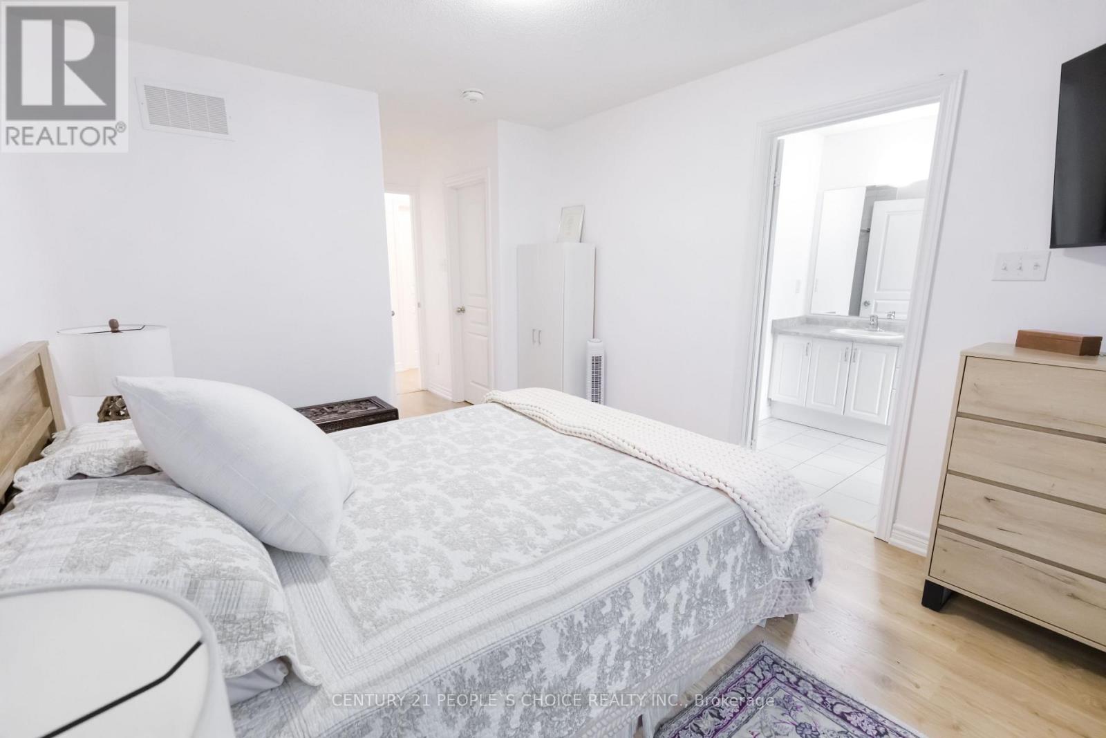 Photo 29 of 102 Roy Grove Way, Markham ON