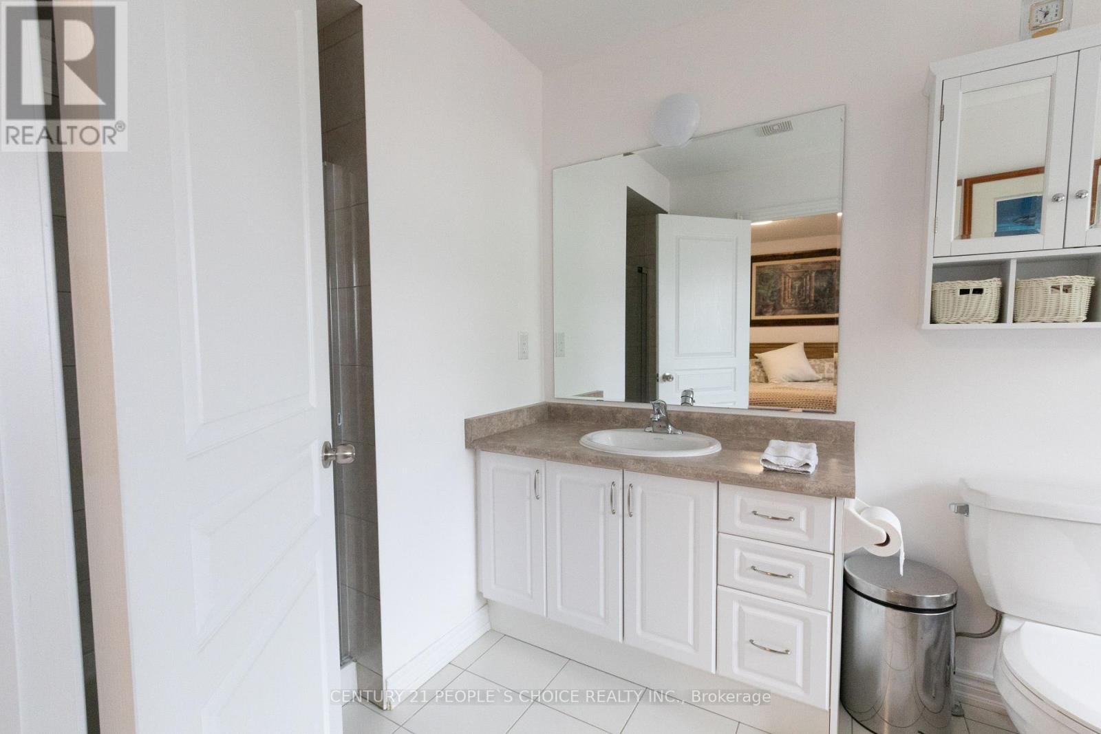 Photo 33 of 102 Roy Grove Way, Markham ON