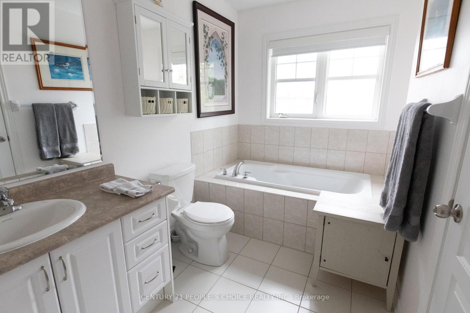Photo 36 of 102 Roy Grove Way, Markham ON