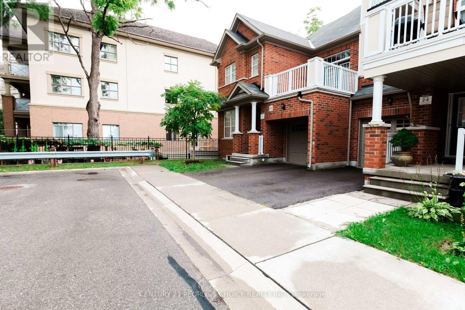 Photo 5 of 102 Roy Grove Way, Markham ON