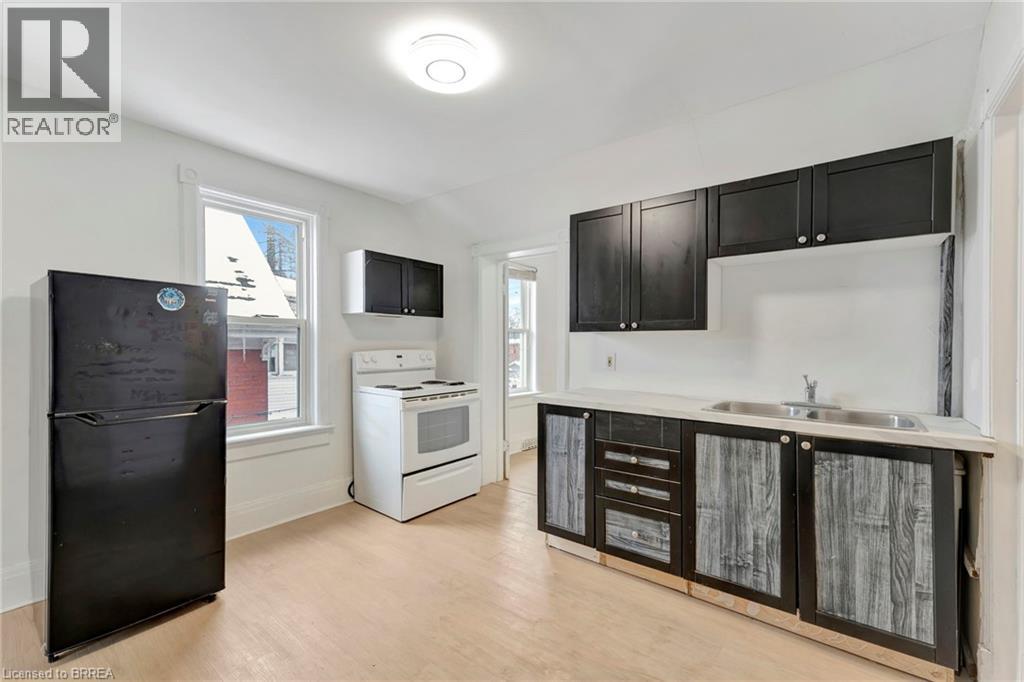 Photo 10 of 14 20 Brubacher Street, Kitchener ON