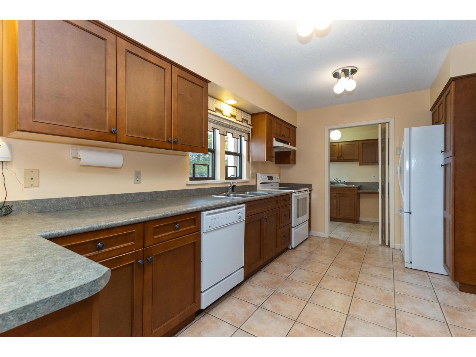Photo 4 of 2241 Bevan Crescent, Abbotsford BC