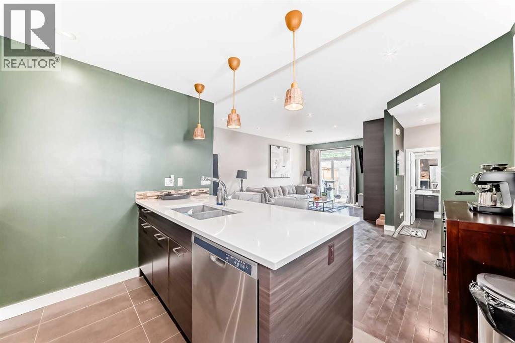 Photo 8 of 2 1741 36 Avenue Sw, Calgary AB