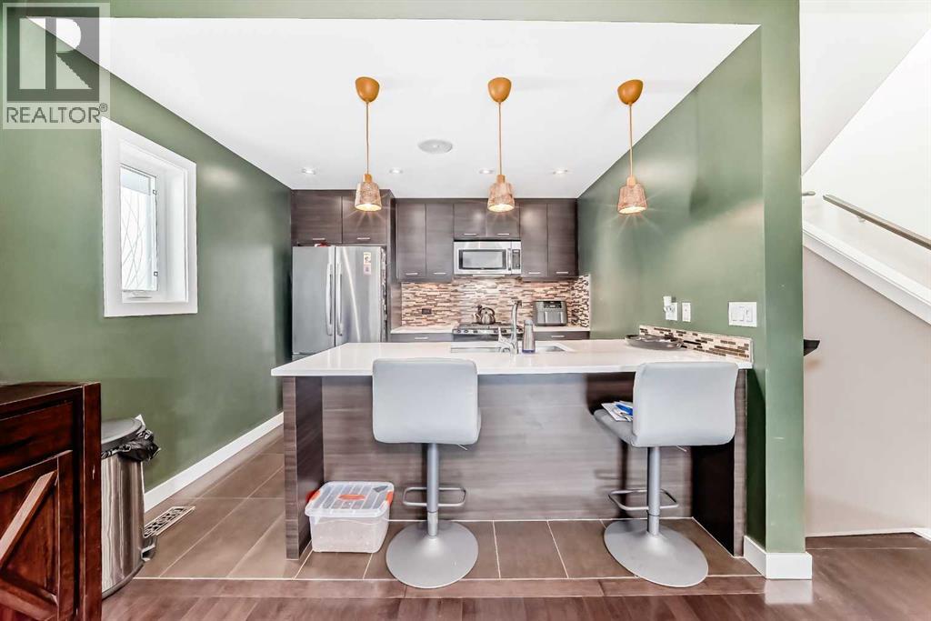 Photo 6 of 2 1741 36 Avenue Sw, Calgary AB
