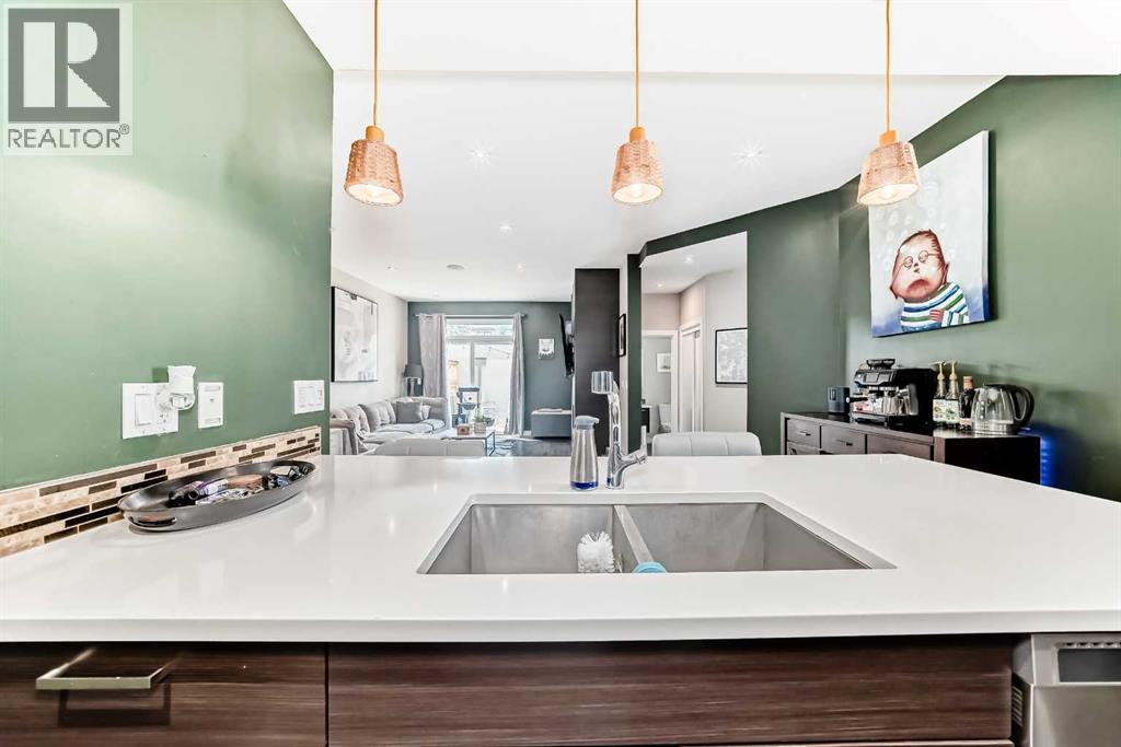 Photo 10 of 2 1741 36 Avenue Sw, Calgary AB
