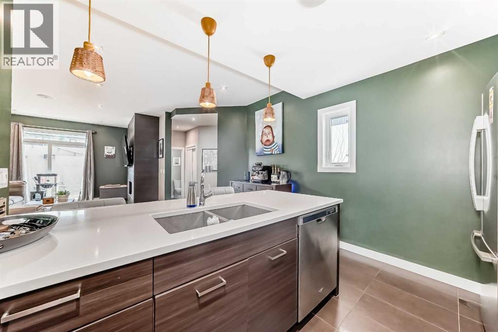 Photo 11 of 2 1741 36 Avenue Sw, Calgary AB