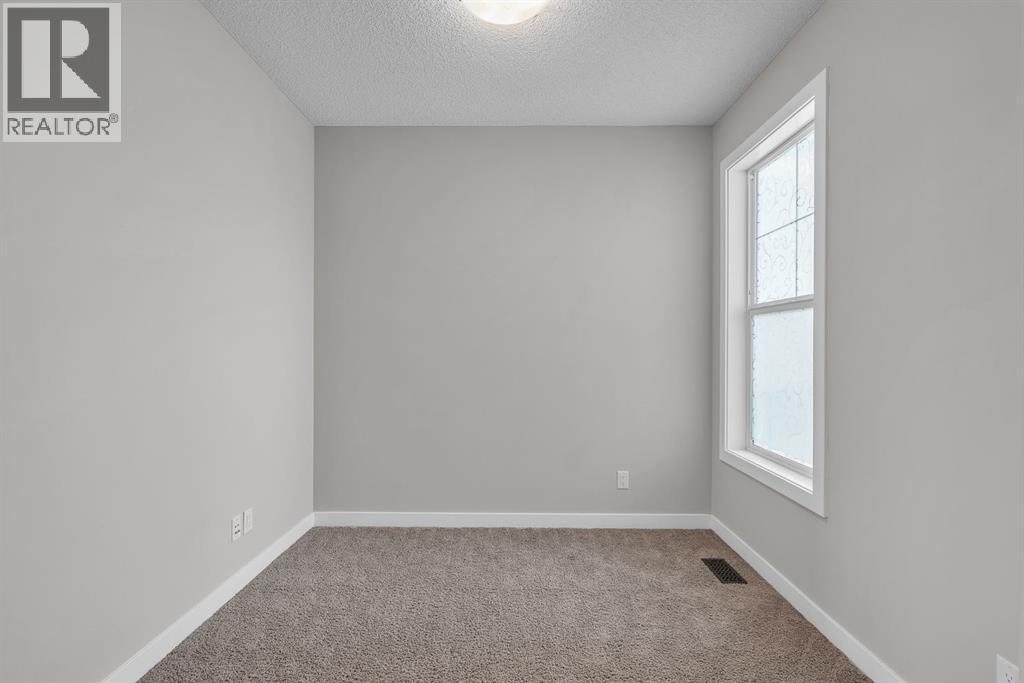 Photo 4 of 253 Panton Way Nw, Calgary AB