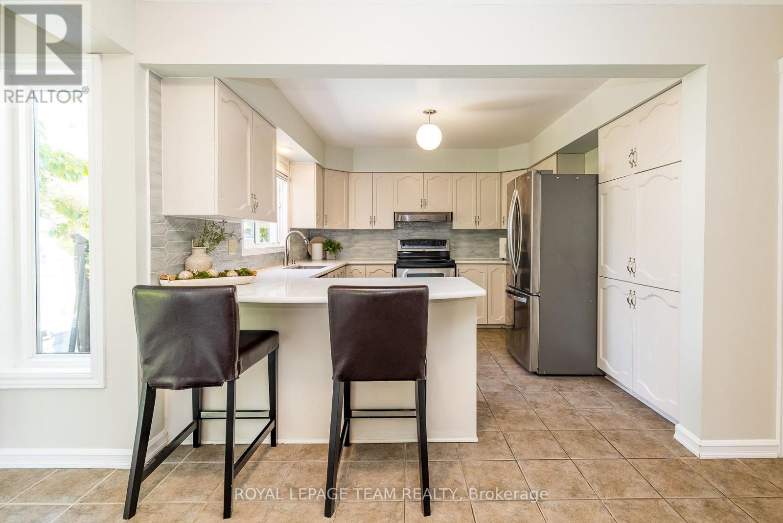 Photo 11 of 30 Halley Street, Ottawa ON