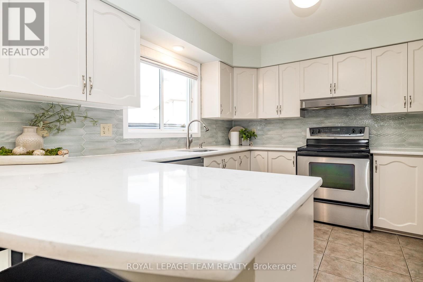 Photo 12 of 30 Halley Street, Ottawa ON