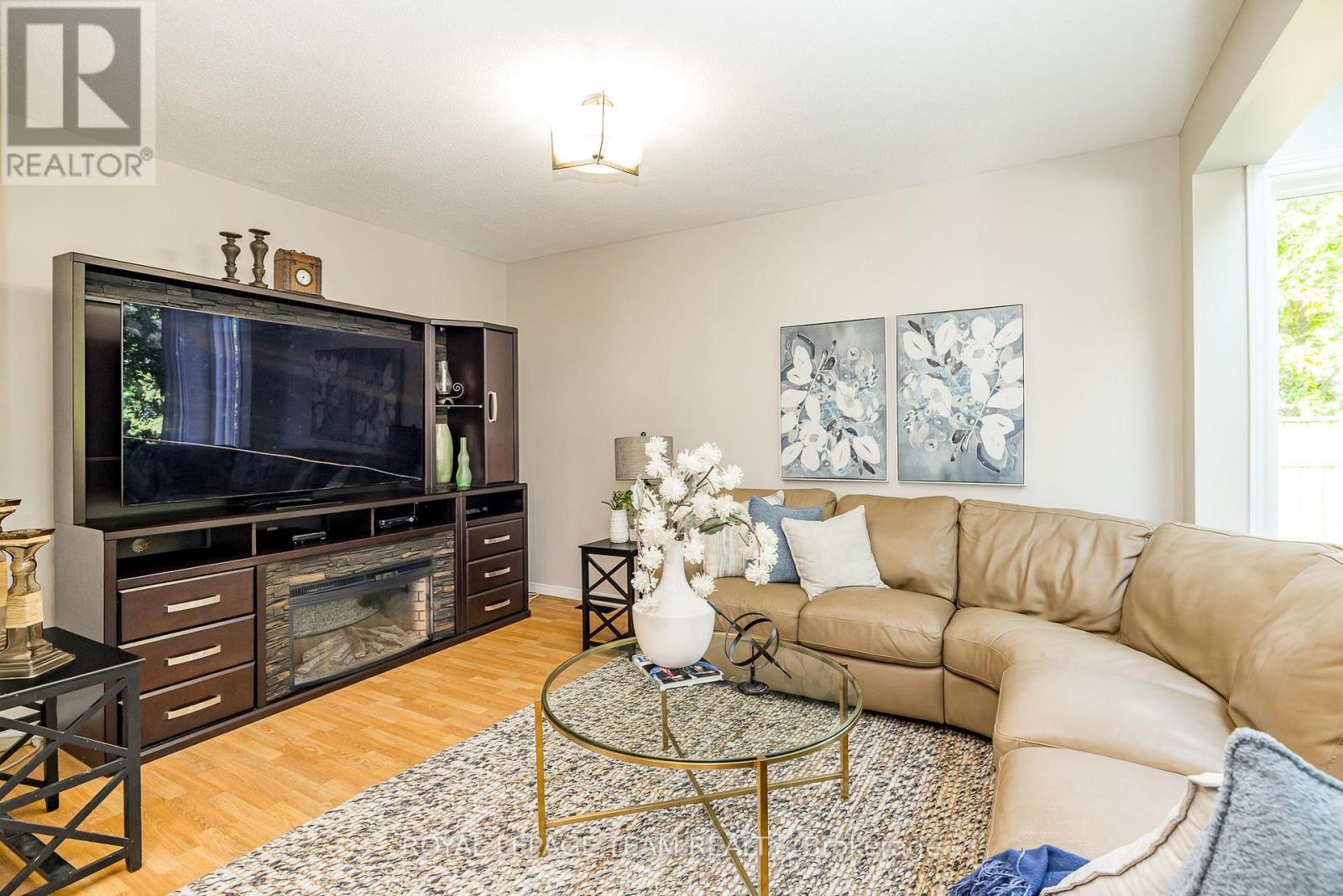 Photo 18 of 30 Halley Street, Ottawa ON