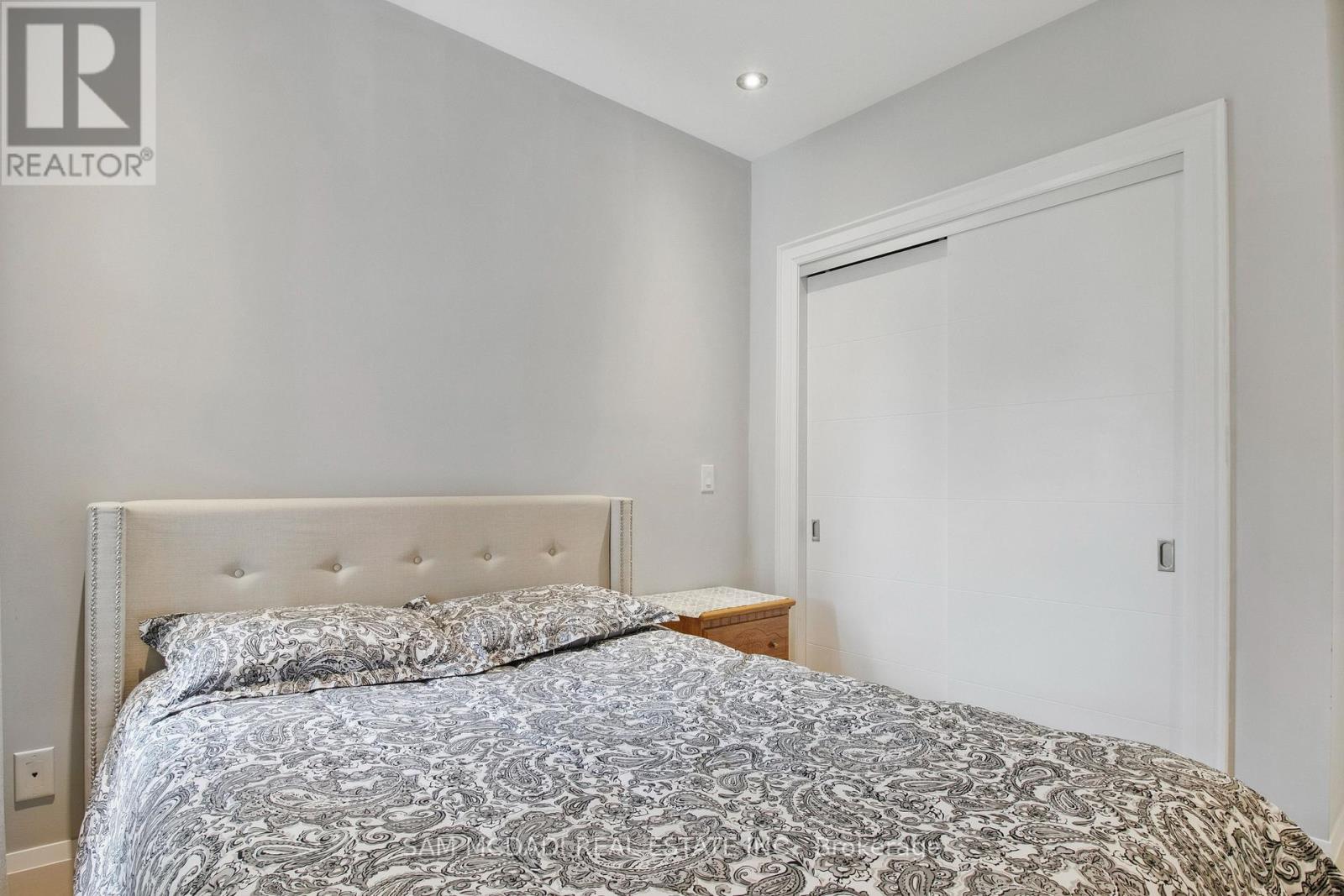 Photo 16 of 1050 Caven Street, Mississauga ON