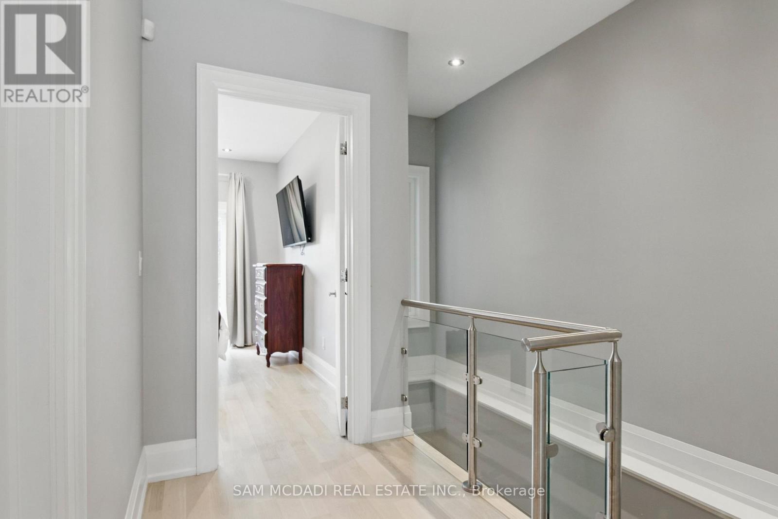 Photo 18 of 1050 Caven Street, Mississauga ON