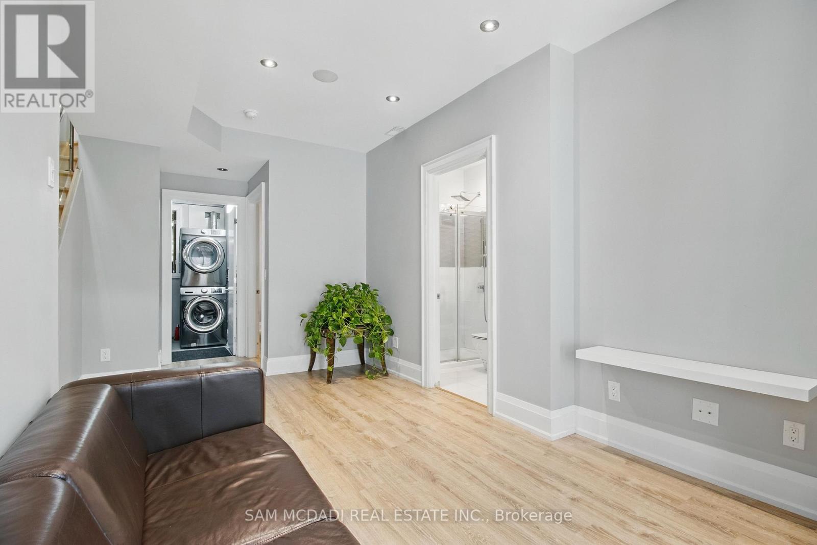 Photo 21 of 1050 Caven Street, Mississauga ON